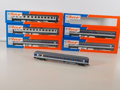 Lot 84 - ROCO - A rake of HO gauge Italian outline...