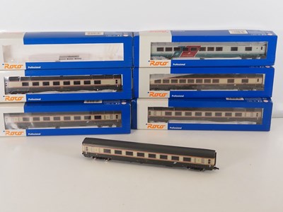 Lot 85 - ROCO - A rake of HO gauge Italian outline...