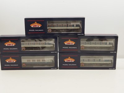 Lot 205 - BACHMANN OO gauge MK1 Pullman coaches in...