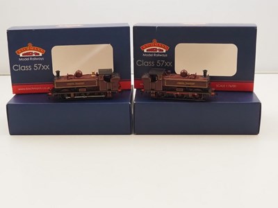 Lot 213 - BACHMANN OO gauge pair London Transport...