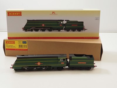 Lot 284 - HORNBY OO gauge R3434 Merchant Navy Class...