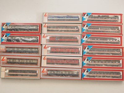Lot 332 - LIMA OO gauge large group of passenger...