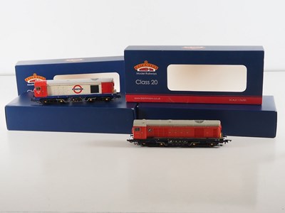 Lot 340 - BACHMANN - A pair of OO gauge London...