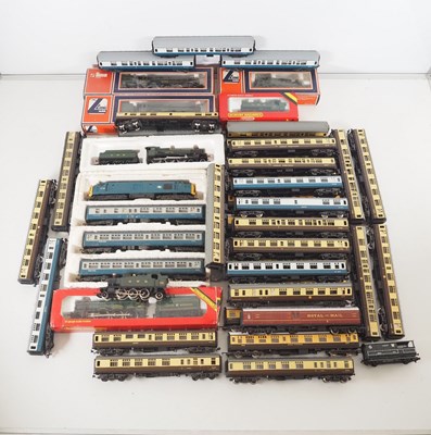 Lot 345 - A large crate of boxed and unboxed OO gauge...