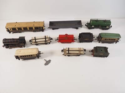 Lot 360 - A group of playworn O gauge items comprising a...