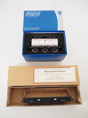 Lot 362 - A pair of O gauge wagons comprising a DAPOL 6...
