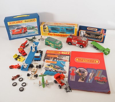 Lot 615 - A group of mostly unboxed diecast vehicles to...