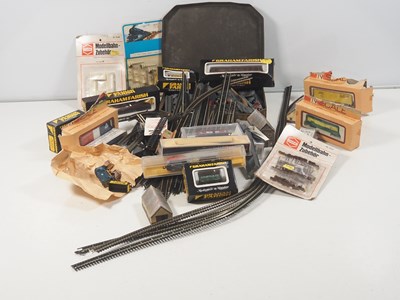 Lot 25 - A group of N gauge British and American...