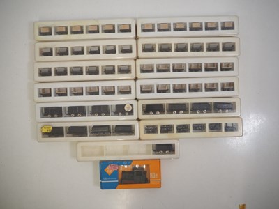 Lot 32 - ROCO HOe diesel loco, together with a quantity...