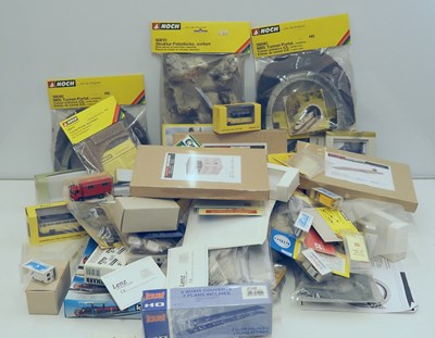 Lot 70 - Large quantity of HO gauge scenery, buildings,...