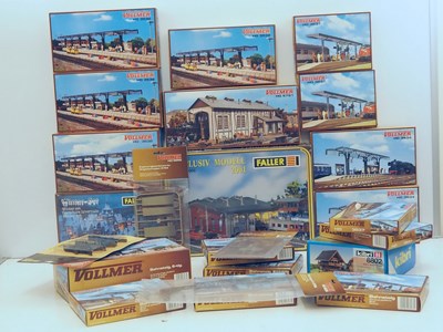 Lot 71 - A group of HO gauge plastic building kits and...