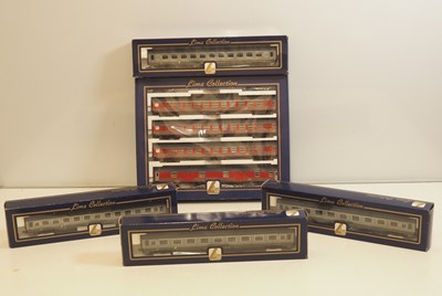 Lot 89 - LIMA HO gauge Italian Outline passenger...