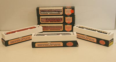 Lot 99 - HAG HO gauge Swiss Outline passenger coaches...