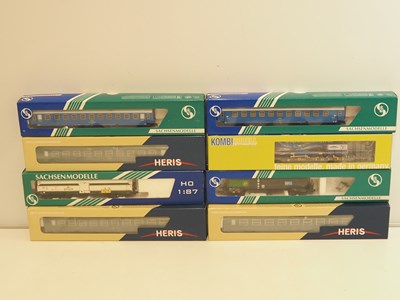 Lot 104 - HO gauge European Outline passenger coaches...