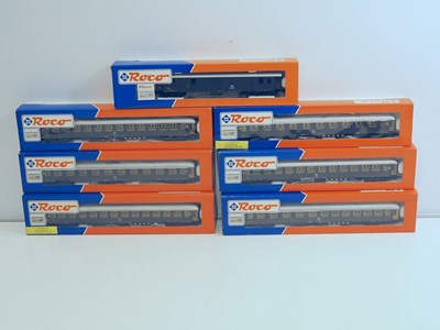 Lot 109 - ROCO HO gauge Italian Outline express...