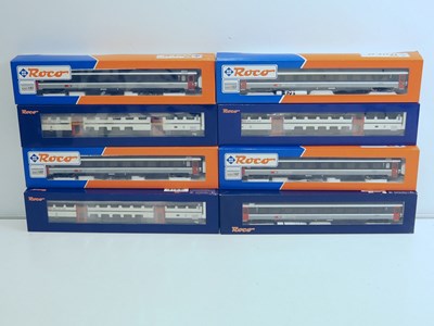 Lot 113 - ROCO HO gauge Swiss Outline passenger coaches...