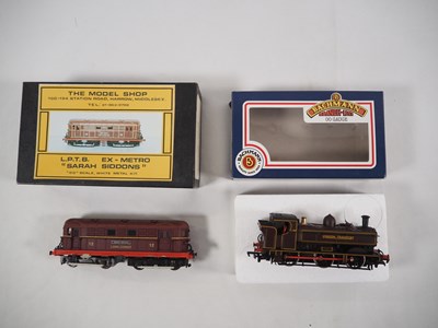 Lot 251 - A pair of OO gauge London Transport-related...
