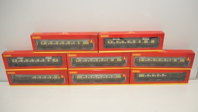 Lot 311 - HORNBY OO gauge Pullman cars, to include 2 x...