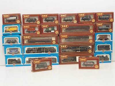 Lot 326 - AIRFIX OO gauge group of rolling stock...