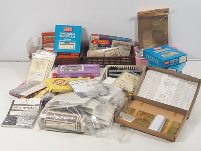 Lot 362 - OO gauge white metal and etched brass unbuilt...