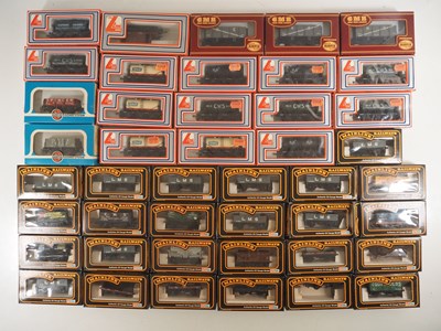 Lot 386 - OO gauge wagons, various types and liveries,...