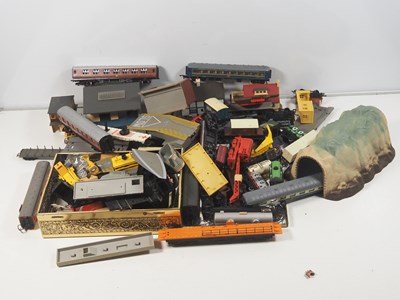 Lot 412 - A large crate of OO gauge rolling stock and...