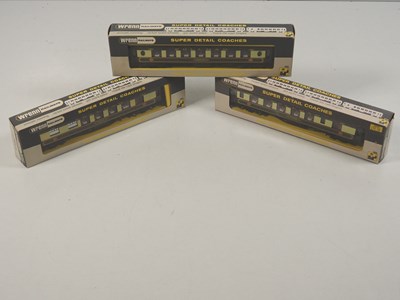 Lot 424 - WRENN OO gauge group of Pullman coaches...