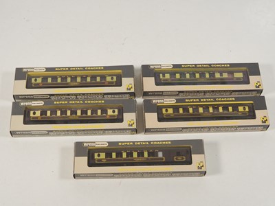 Lot 425 - WRENN OO gauge group of Pullman coaches,...