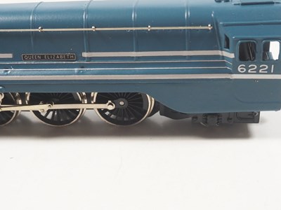 Lot 442 - WRENN W2301 OO gauge Coronation Class...