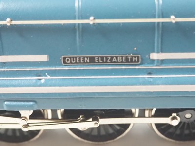Lot 442 - WRENN W2301 OO gauge Coronation Class...