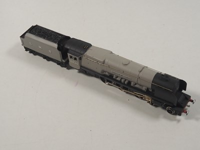 Lot 443 - WRENN W2294 OO gauge Duchess Class steam...