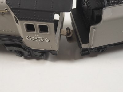 Lot 443 - WRENN W2294 OO gauge Duchess Class steam...