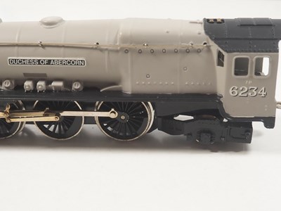 Lot 443 - WRENN W2294 OO gauge Duchess Class steam...