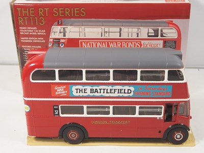 Lot 601 - SUNSTAR 1:24 scale 2920 RT Series London Bus...