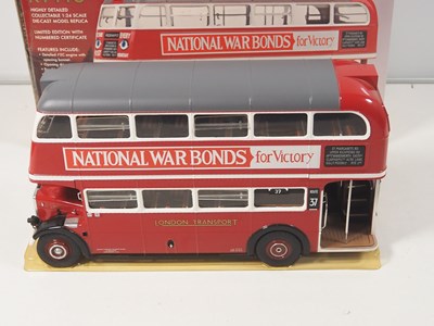 Lot 601 - SUNSTAR 1:24 scale 2920 RT Series London Bus...