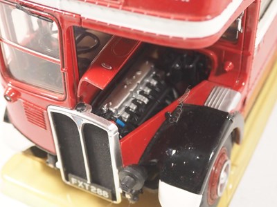 Lot 601 - SUNSTAR 1:24 scale 2920 RT Series London Bus...