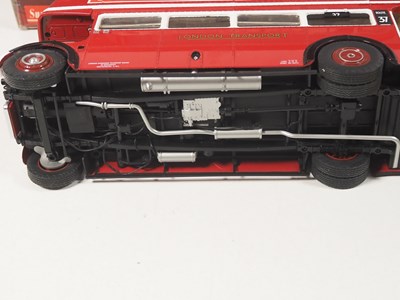 Lot 601 - SUNSTAR 1:24 scale 2920 RT Series London Bus...
