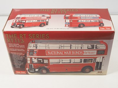 Lot 601 - SUNSTAR 1:24 scale 2920 RT Series London Bus...