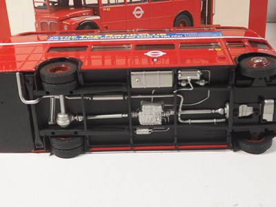 Lot 601 - SUNSTAR 1:24 scale 2920 RT Series London Bus...