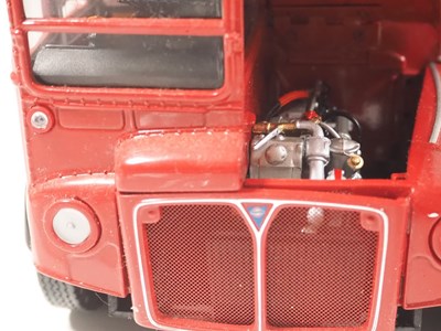 Lot 601 - SUNSTAR 1:24 scale 2920 RT Series London Bus...