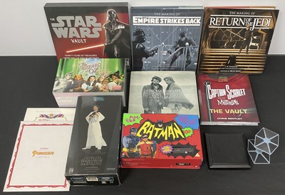 Lot 586 - A mixed group of film‑related memorabilia...