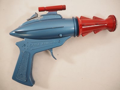 Lot 44 - LONE STAR 'Space Ranger 100 Cap Repeater Gun' -...