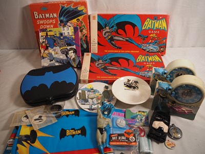 Lot 71 - BATMAN related vintage collectables to include...