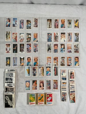 Lot 113 - Gerry Anderson's 'Thunderbirds' trading cards...