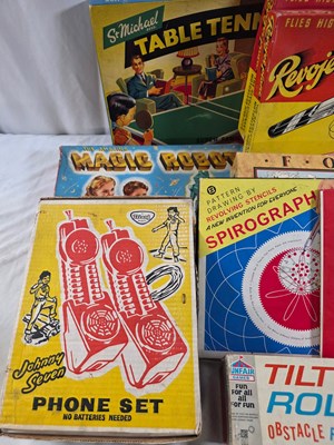 Lot 275 - A large group of vintage toys / games to...