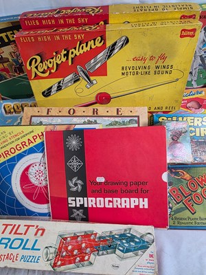 Lot 275 - A large group of vintage toys / games to...