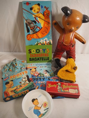 Lot 289 - Collection of Sooty collectables to include a...