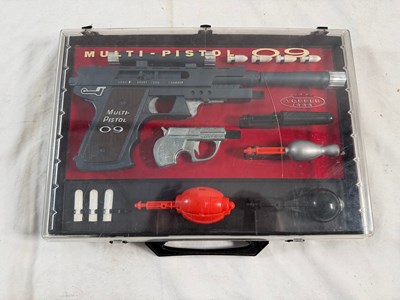 Lot 297 - DE-LUXE TOYS / TOPPER Multi-Pistol 09 'Secret...