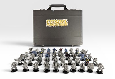 Lot 571 - A collection of 50 vintage Warhammer SPACE...