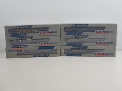 Lot 32 - LS MODELS group of HO gauge Swiss Outline twin...